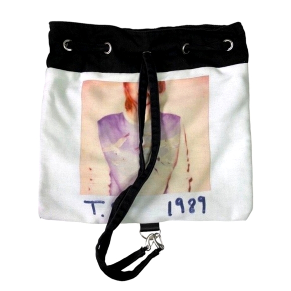 NWOT Taylor Swift 1989 Album Cover World Tour Drawstring Backpack - Picture 2 of 4